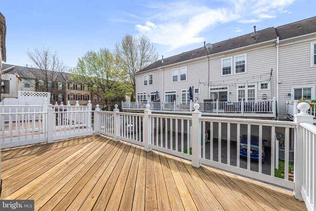 Building Photo - 631 Gatestone St