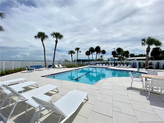 Building Photo - 2646 NE Pelican Wy