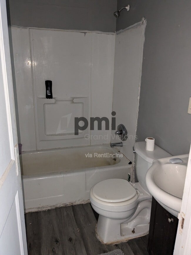 Building Photo - 600 E Jefferson Pl