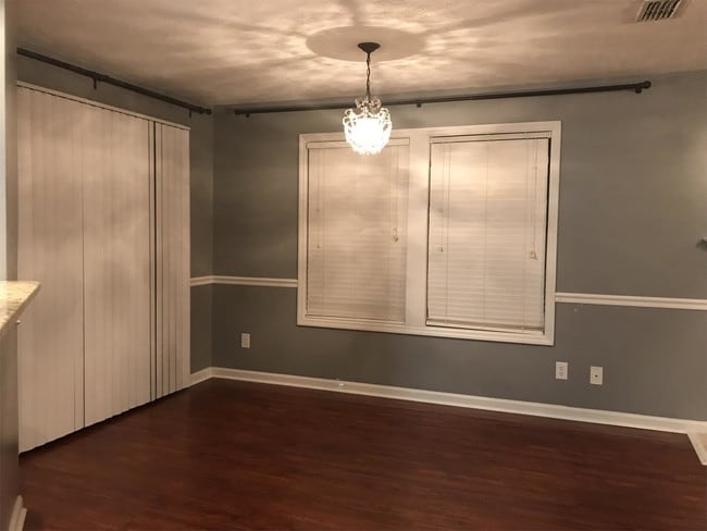 Building Photo - 979 Stewarts Creek Dr