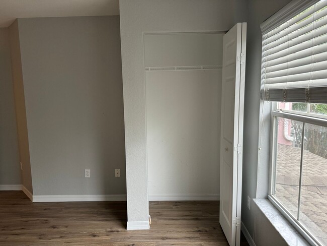 Building Photo - Townhouse on 1st floor in guard gated comm...