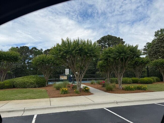 Building Photo - Marsh Oaks Marymount patio home with a one car garage Porter’s neck location