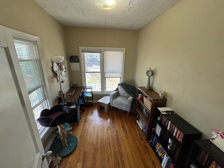 Building Photo - 1011 Fremont St