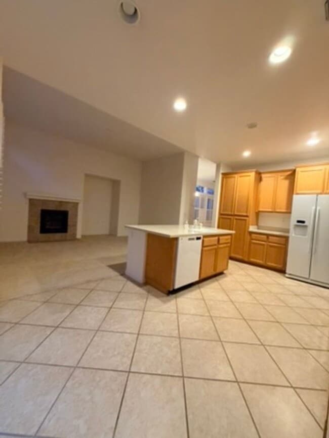 Building Photo - Bright & Spacious 4BD/3BA Home with Downstairs Bed/Bath in Elk Grove