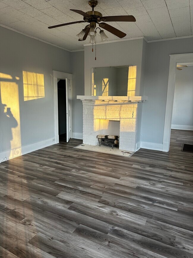 Building Photo - 222 S 13th St