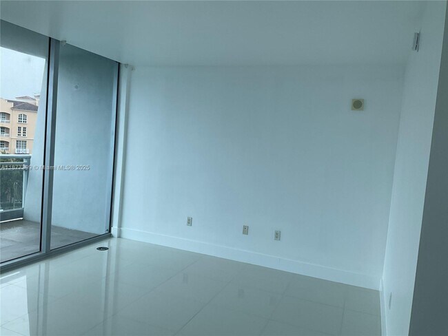 Building Photo - 2950 NE 188th St