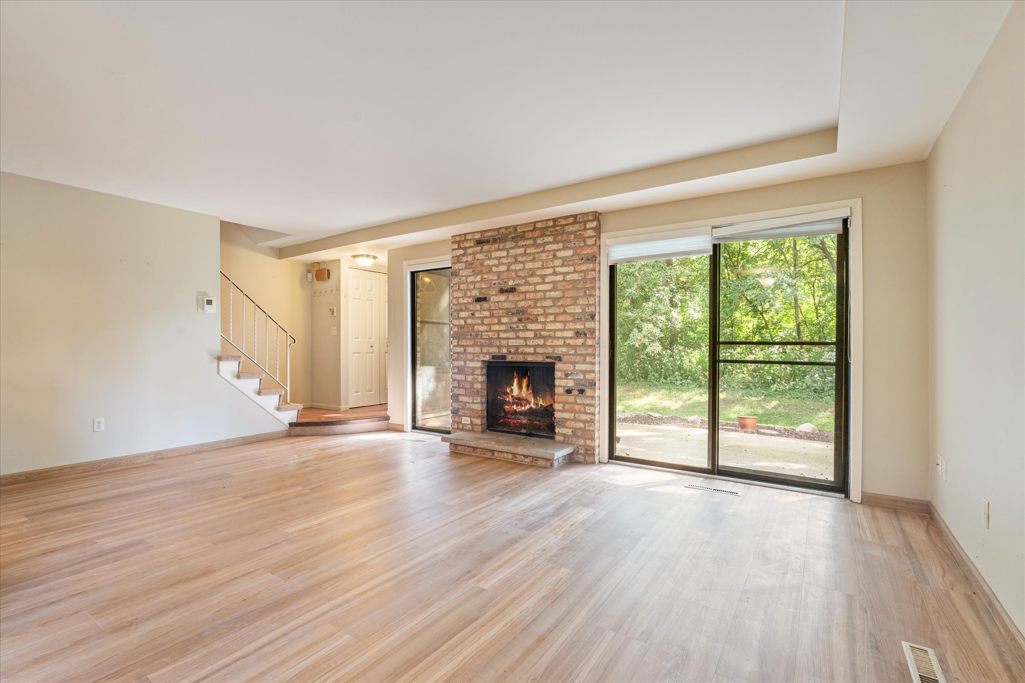 Main floor with patio door - 4761 Cedar Lake Rd S