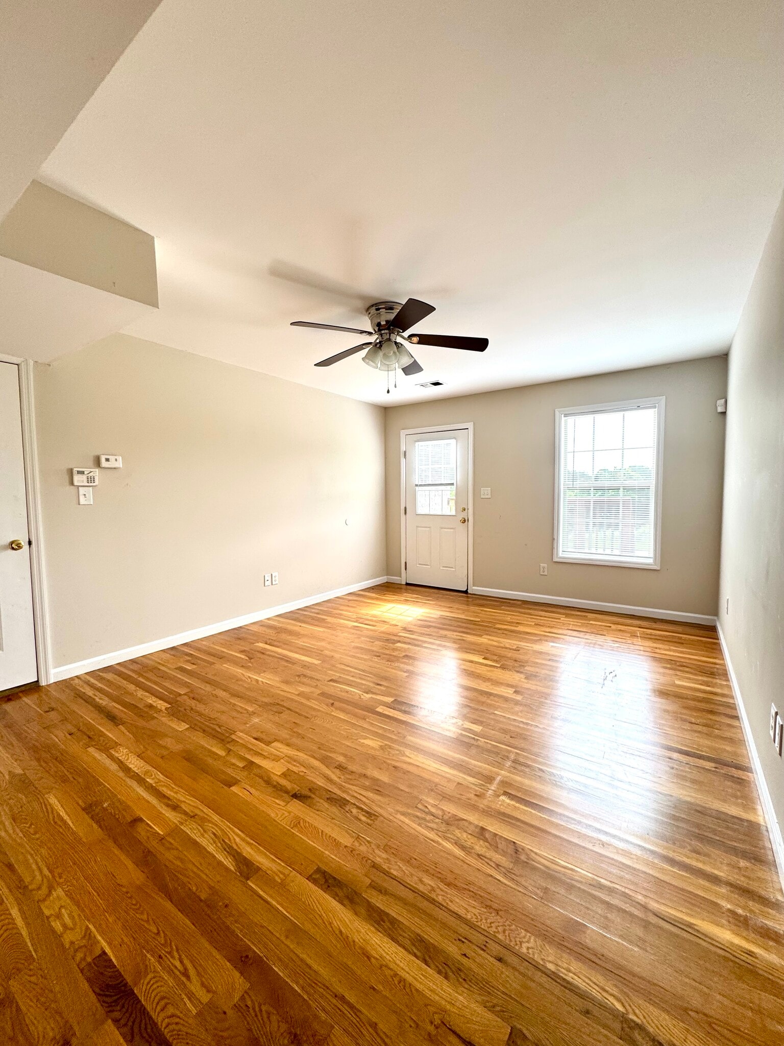Building Photo - 641 Hampton Way