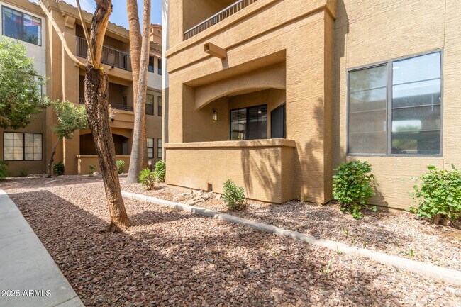 Building Photo - 5302 E Van Buren St