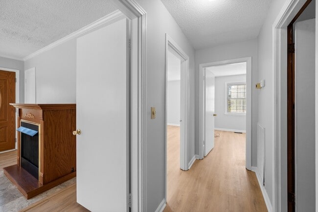 Building Photo - 4012 Oxbow Dr