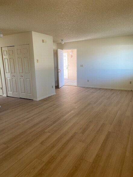 Primary Photo - 631 Conifer St