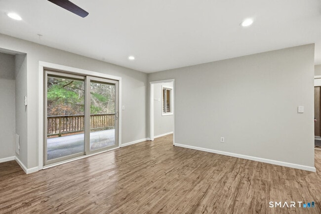 Building Photo - 42 Library Ln