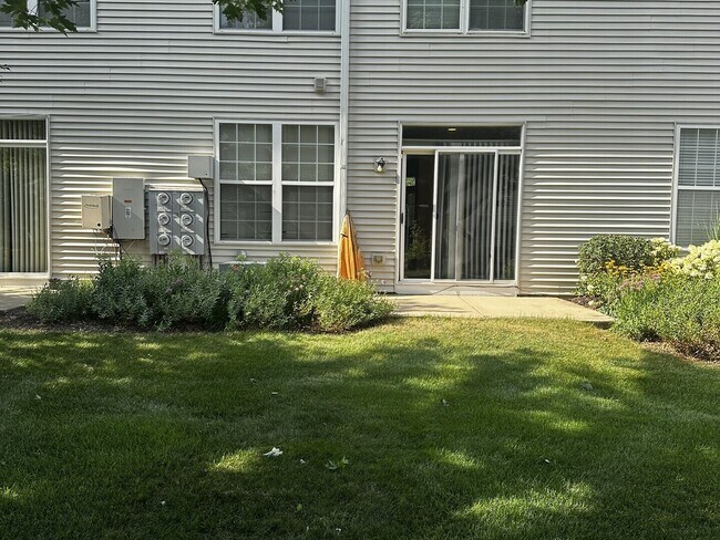 Building Photo - 2927 White Thorn Cir