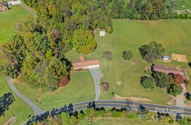 Building Photo - 540 Hoover Rd