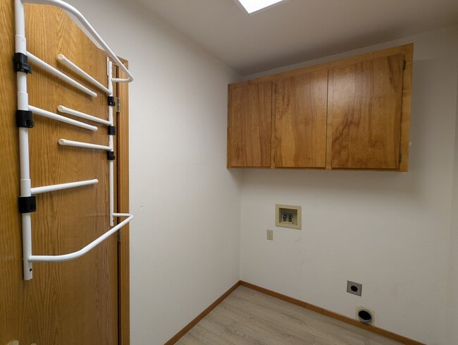 Building Photo - 1315 NE Paula Dr