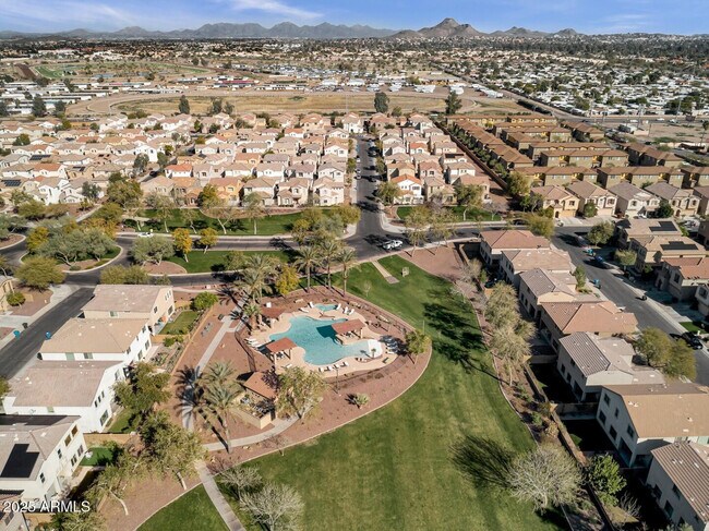 Building Photo - 2040 W Kathleen Rd