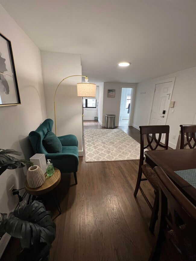 Building Photo - 506 Grand St