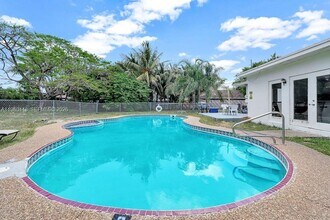 Building Photo - 2417 Pierce St