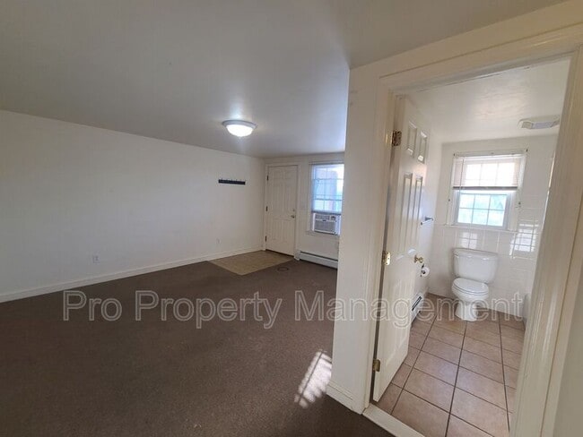 Building Photo - 133 Railroad St