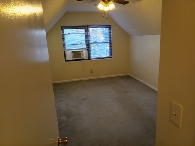 Building Photo - 804 N Washington St