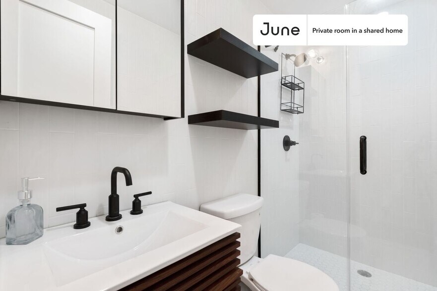 Building Photo - Stylish Private ROOM in Bed-Stuy