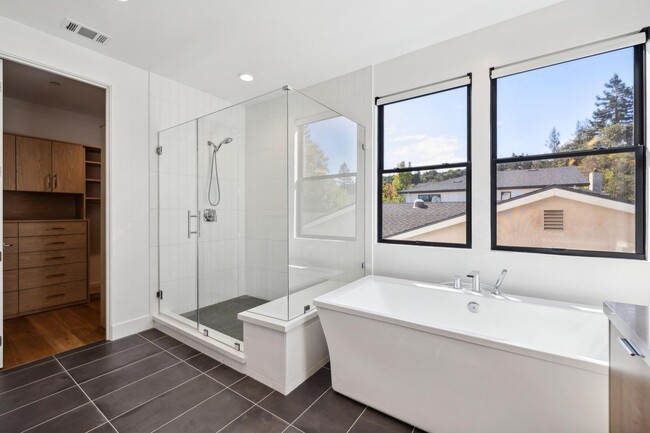 Building Photo - Luxurious Modern Single Family Home in West Menlo Park Available Now!