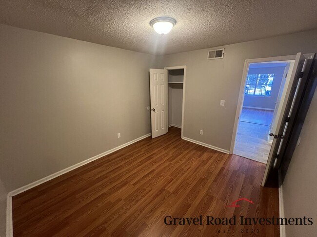 Building Photo - 815 41st Ave E