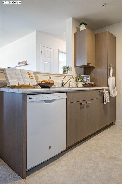 Building Photo - 33 Kihalani St