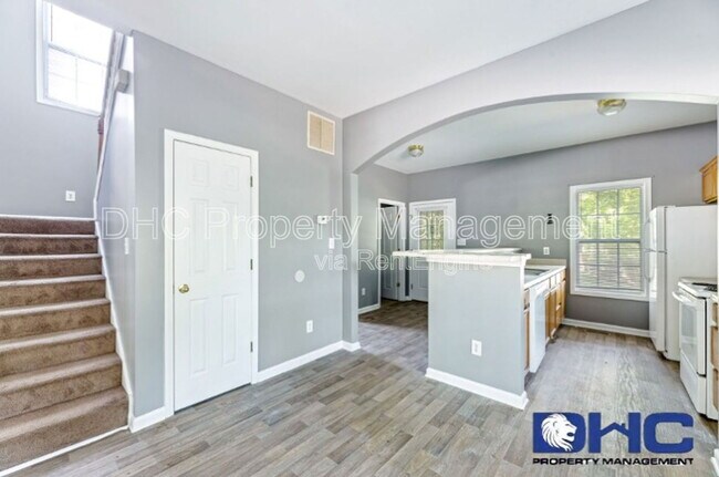 Building Photo - 513 Connally St SE