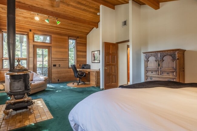 Building Photo - 283 Monterey Pine Rd