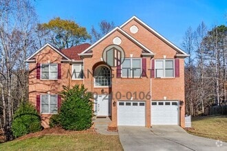 Building Photo - Spacious 5-Bedroom Home for Rent in North ...