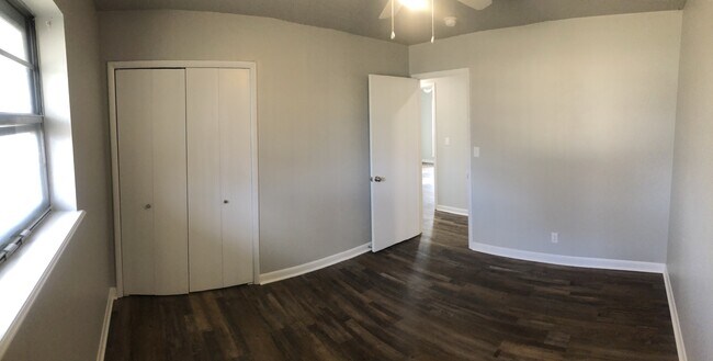 Building Photo - 2209 Iowa St