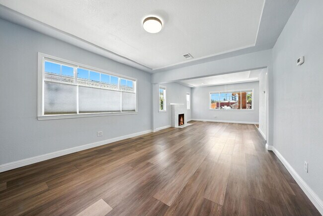 Building Photo - 5530 Laverne Ave