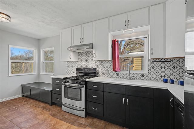 Building Photo - 422 N Pecan St