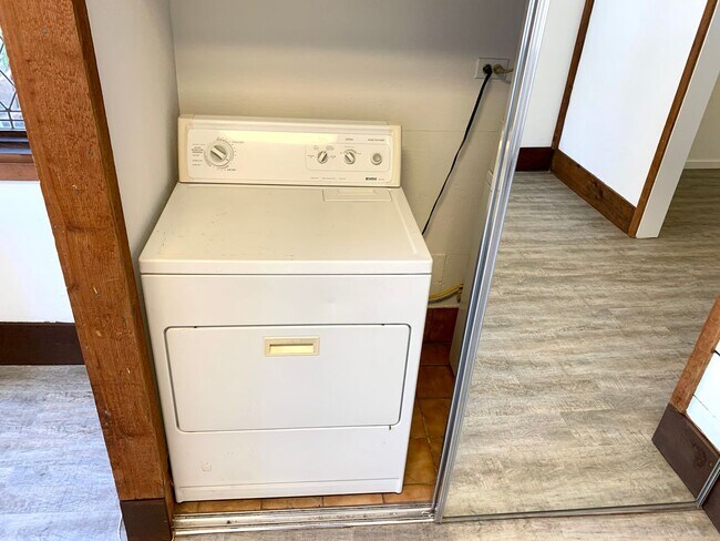 Building Photo - LIVE BY THE BEACH! 1BD/1BA OCEAN BEACH APARTMENT + PRIVATE GARAGE & LAUNDRY!!!