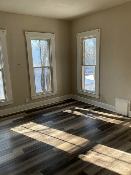 Building Photo - 61 1/2 S 15th St