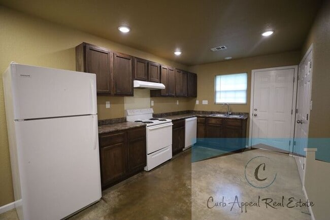 Building Photo - Move in special $600!! Recently built 2 be...