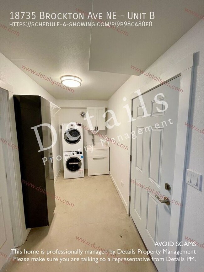 Building Photo - New Detached Studio w/Garage, Laundry  & E...