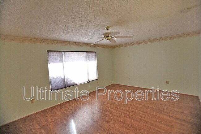 Building Photo - 14735 W Buttonwood Dr