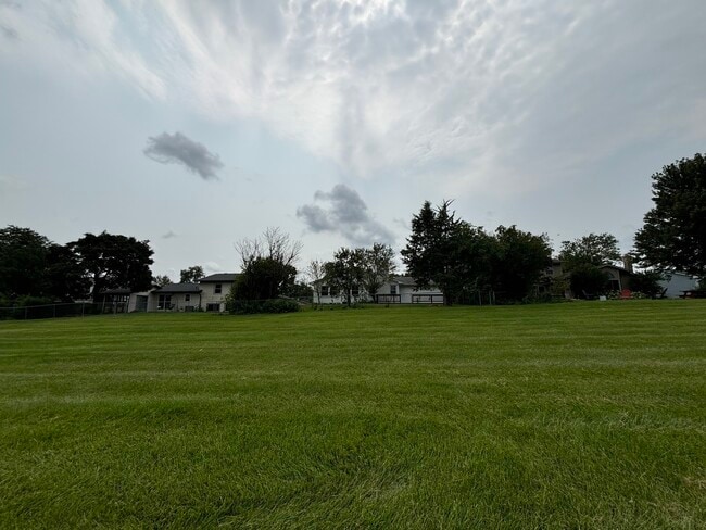Building Photo - 1720 W Parkside Dr