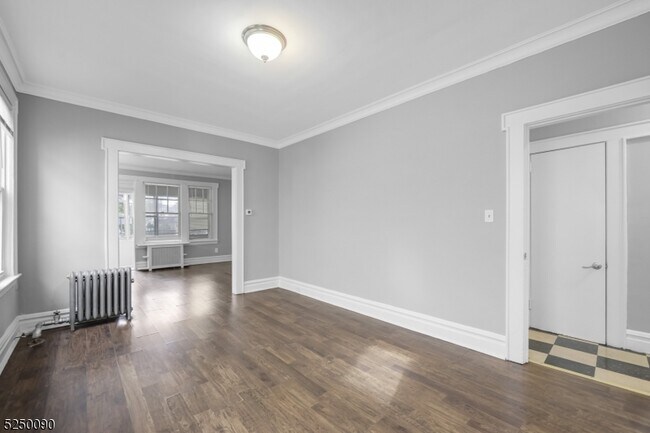 Building Photo - 135 S Munn Ave