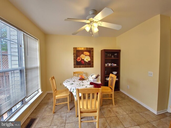 Building Photo - 1037 Lexus Way
