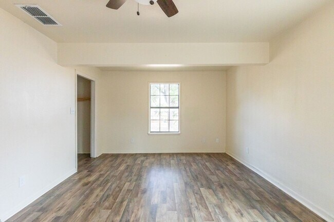 Building Photo - 2233 Fannin St