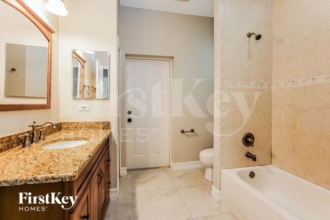 Building Photo - 126 NE 17th Ave