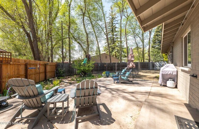 Building Photo - 3131 N Park Dr