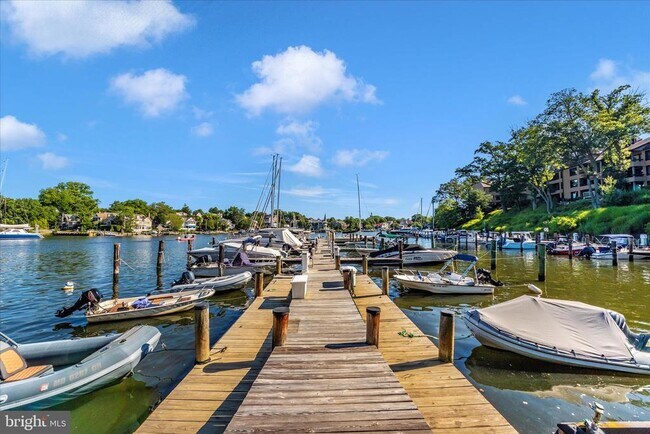 Building Photo - 5 President Point Dr