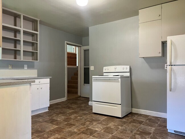 Kitchen - 205 Jackson Ave NW