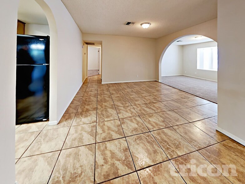 Building Photo - 6908 W Denton Ln