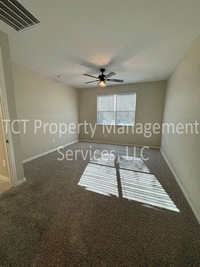 Building Photo - Beautiful like new home in San Tan Groves