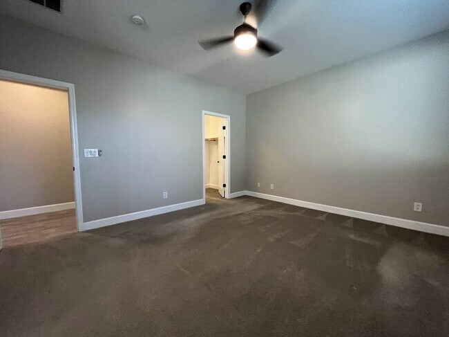 Building Photo - Cozy Cul De Sac house FOR RENT in a GREAT location